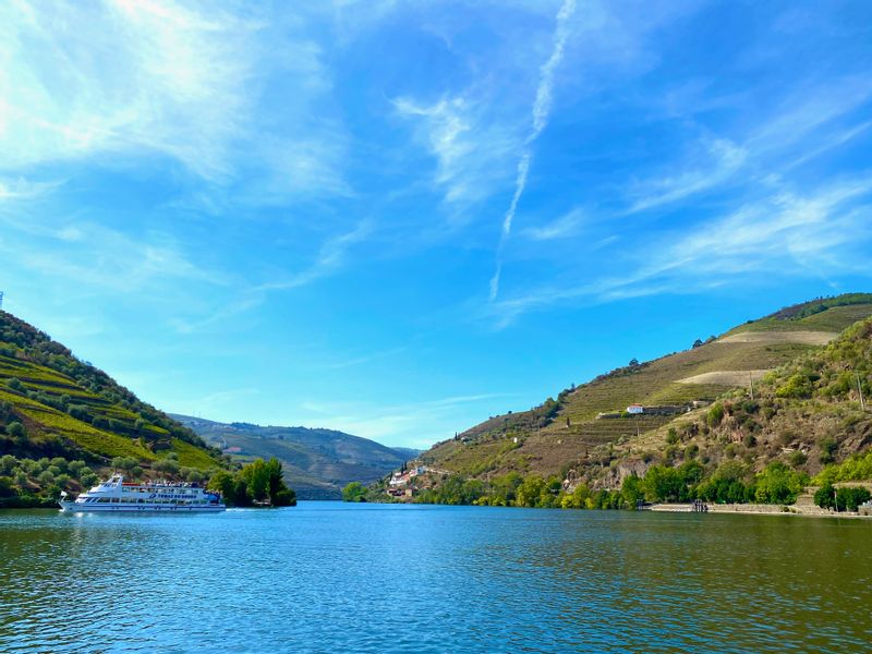 Porto Private Tour - Awe-inspiring landscapes of the river and mountains