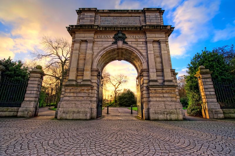 Dublin Private Tour - Fusiliers Arch St. Stephens Green.