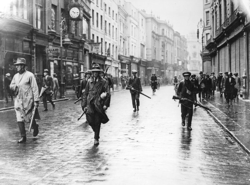 Dublin Private Tour - Anti-Treaty IRA - 'irregulars' - on Grafton street. 