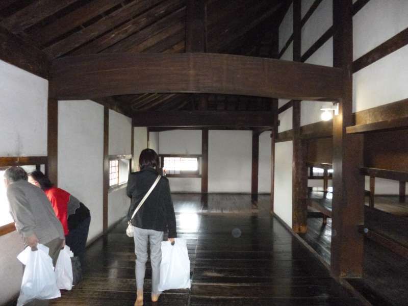 Gifu Private Tour - Inside the castle tower, visitors can walk around and see some valuable antiques, maps and documents. Going up and down very steep and narrow steps, you might feel how samurai soldiers were struggling to prepare for fighting in the warring era.