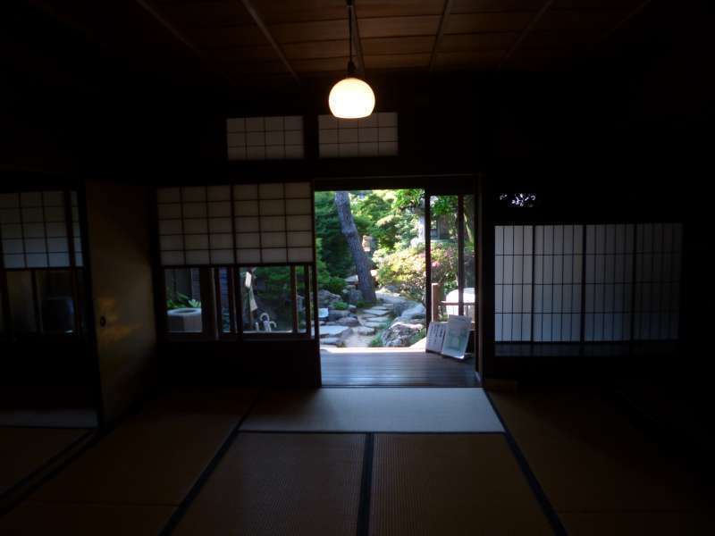 Gifu Private Tour - Visitors can stroll around japanese rooms and gardens in a few old houses.