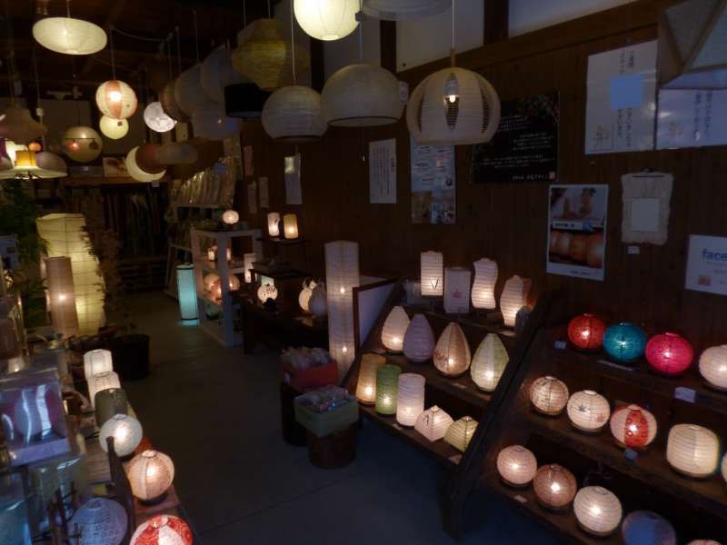 Gifu Private Tour - A cozy lantern shop in an old wooden building. All those electric lights covers are made of Mino-Washi.