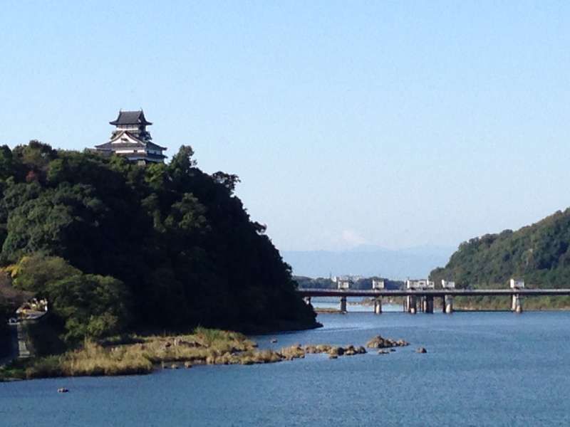 Gifu Private Tour - Inuyama Castle stands on a small mount beside the Kiso River. Which is not only beautiful setting but also protected the castle during the war.