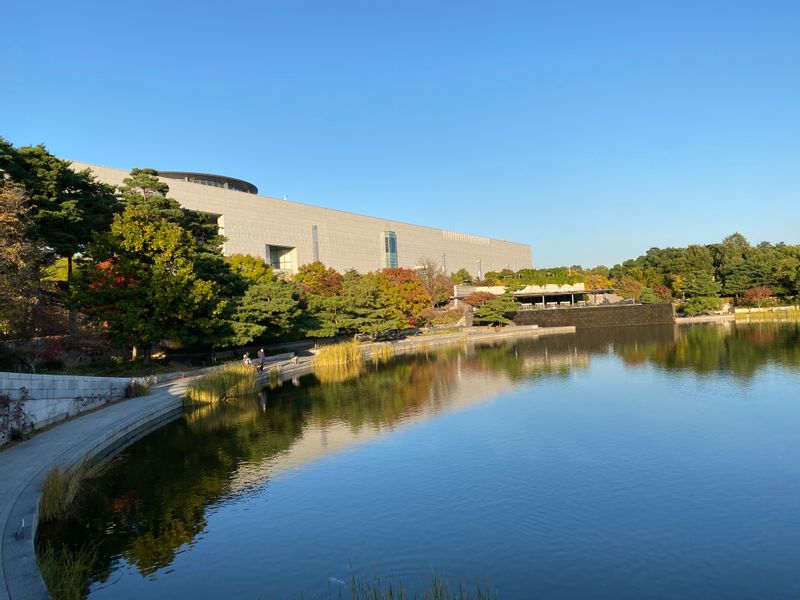 Seoul Private Tour - museum lake