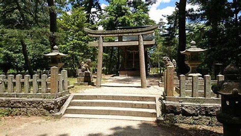 Kyoto Private Tour - The shrine famous for mate matching. It is located near the entrance of sandbar as the guardian shrine of the site.