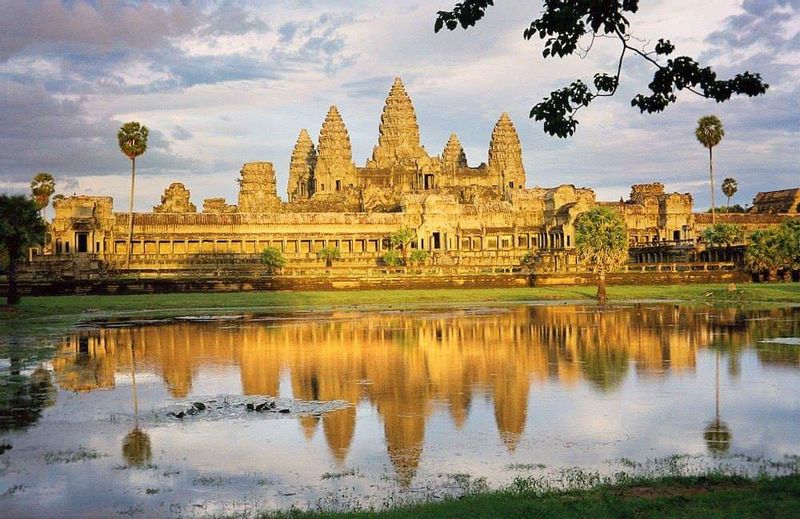 Siem Reap Private Tour - Sunset at Angkor Wat