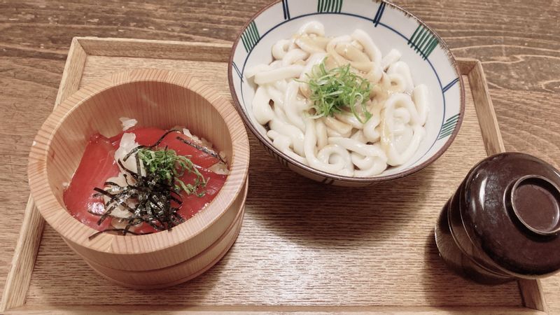 Mie Private Tour - 【Local dishes】
Ise-Udon Noodle & Tekone-sushi 