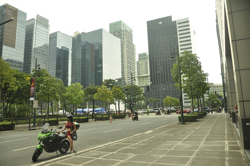 Manila Private Tour - BGC - Bonifacio Global City