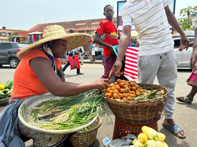 Accra Private Tour - Makola Market Accra