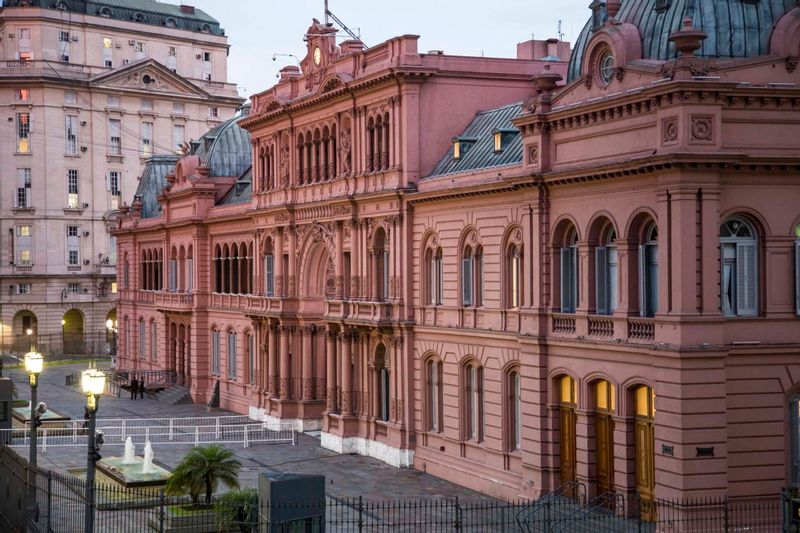 Buenos Aires Private Tour - Behold the iconic Casa Rosada, the pink presidential palace of Argentina, situated in the heart of Buenos Aires. This historic and elegant building has witnessed pivotal moments in the country's history and serves as a symbol of political power.