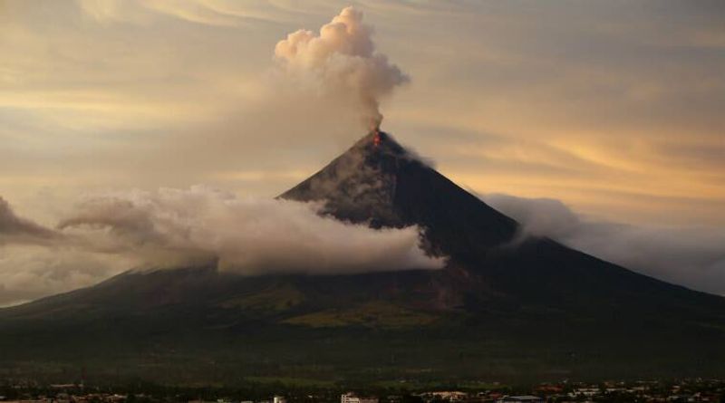 Manila Private Tour - Mount Mayon spewing smoke.