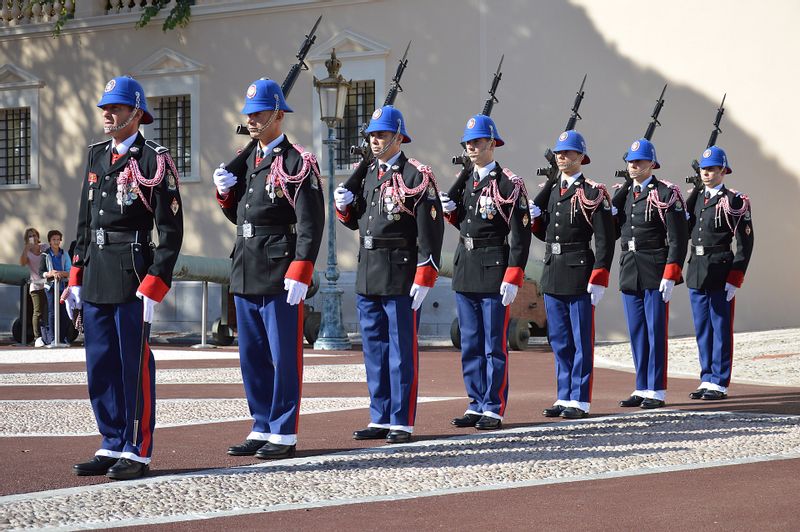 Nice Private Tour - Guards in Monaco