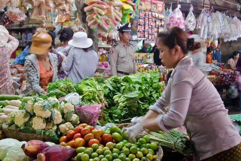 Siem Reap Private Tour - Dom Dek market