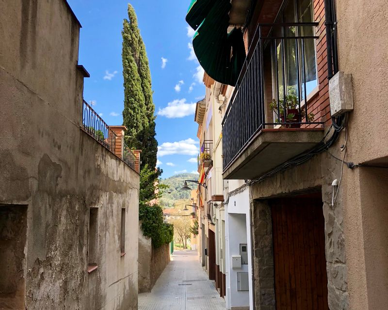 Barcelona Private Tour - Stroll through the little streets of the sleep town of Sant Sadurni