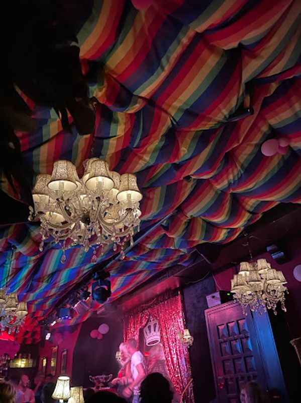 Amsterdam Private Tour - Queen's Head Gay Bar interior