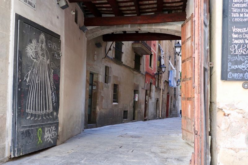 Barcelona Private Tour - We will walk through a lot of back alleys during the tour.