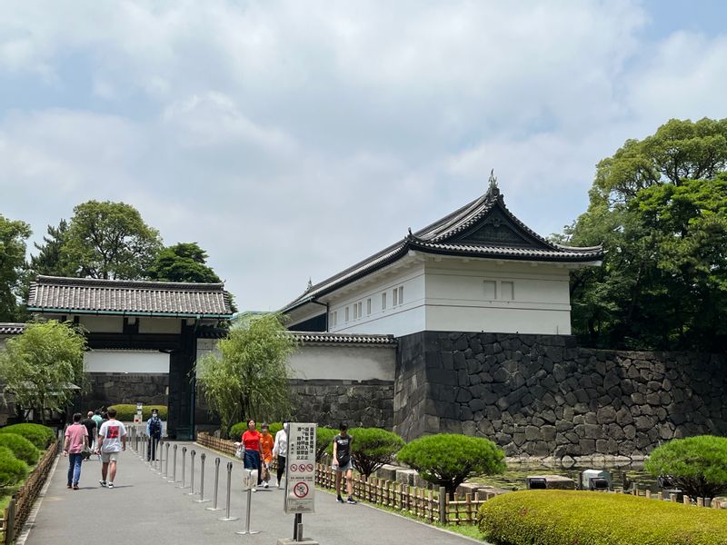 Tokyo Private Tour - Ote-mon Gate, the main gate of the Edo Castle. Now it is an entrance to the East Gardens of the Imperial Palace 