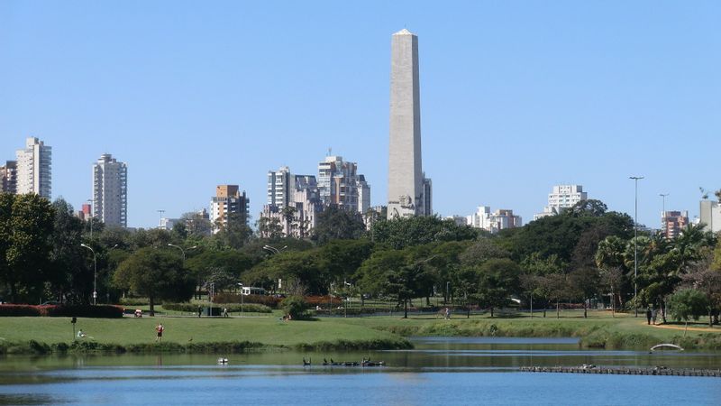 Sao Paulo Private Tour - "São Paulo: Parque do Ibirapuera - Obelisk (72m-heigh)" by Traveller-Reini is licensed under CC BY-SA 2.0.