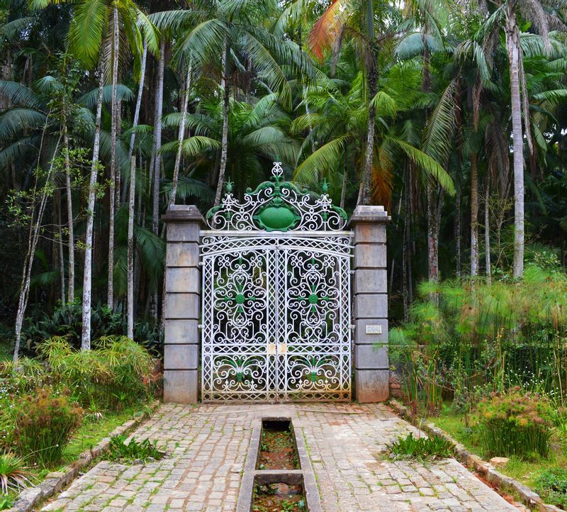 Sao Paulo Private Tour - Portão Histórico e Hidrofitotério.