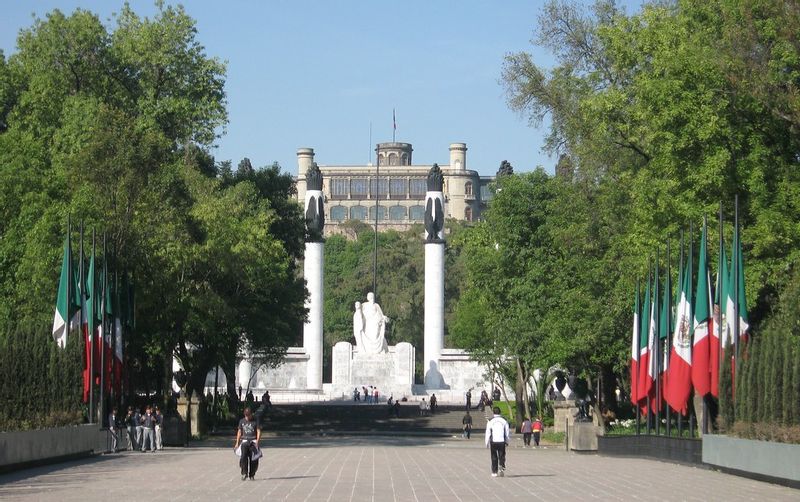 Mexico City Private Tour - The Niños Héroes Monument in Chapultepec Park