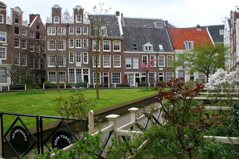 Amsterdam Private Tour - Begijnhof (Beguinage), scene