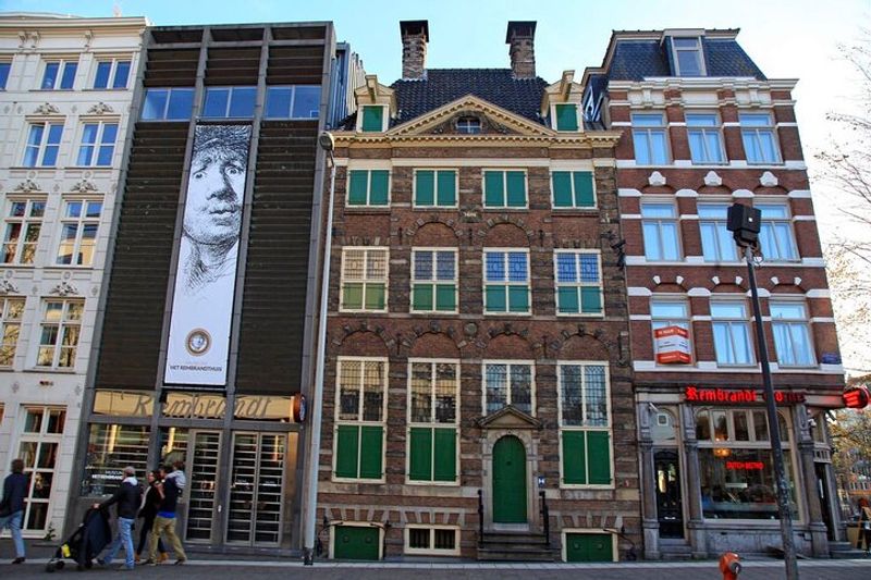 Amsterdam Private Tour - Museum Rembrandt's House (in de middle) at Jewish Quarter