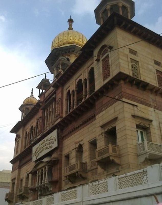 Delhi Private Tour - Gurudwara Sheesh Ganj Sahib is associated with proud Sikh History. It is one of the most sacred sites for Sikhs around the world. 