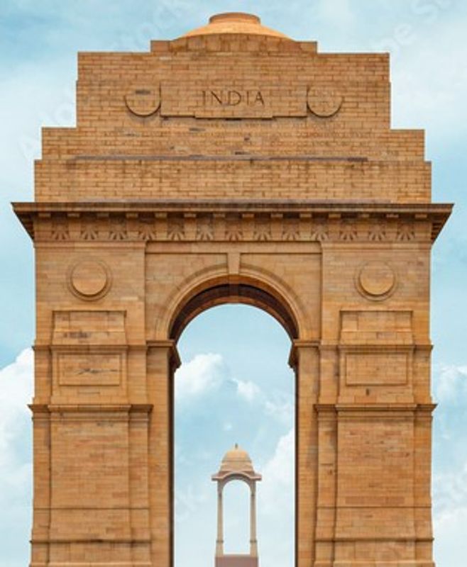 Delhi Private Tour - India Gate circle is popular hangout for all the tourists. The circle buzzes with activities and full of history and cultural life. 