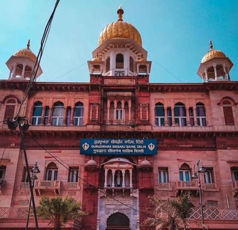 Delhi Private Tour - Gurudwara Sis Ganj Sahib is In Chandni Chowk area (Old Delhi). 