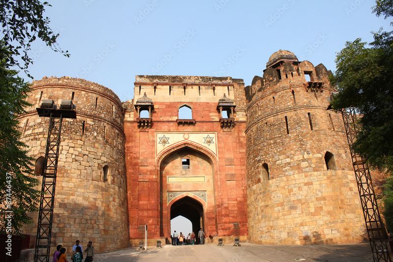 Delhi Private Tour - Purana Quila (Old Fort) is near Zoo. The area has many points including ASI museum. 