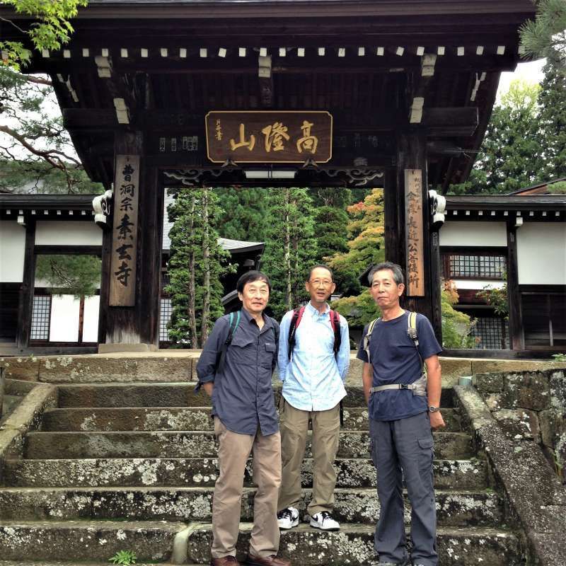 Gifu Private Tour - Tourists can visit a variety of shrines and temples along the  Higashiyama Walking Course. This is the gate of Sogenji Temple built in 1609.