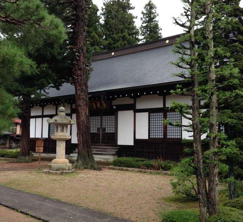 Gifu Private Tour - The Main Hall of Sogenji Temple. After the former building was destroyed by fire, the council hall of Takayama Castle was relocated here and became the temple's main hall.