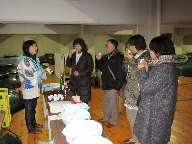 Gifu Private Tour - During the event, anyone can enjoy tasing new-brewed sake in each shop.