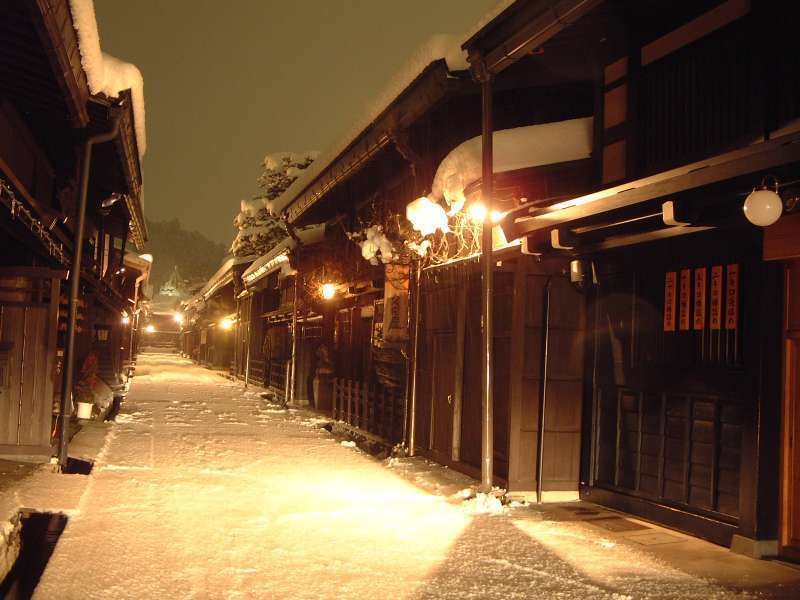 Gifu Private Tour - The tranquill view of Old Town Area in snow-night.