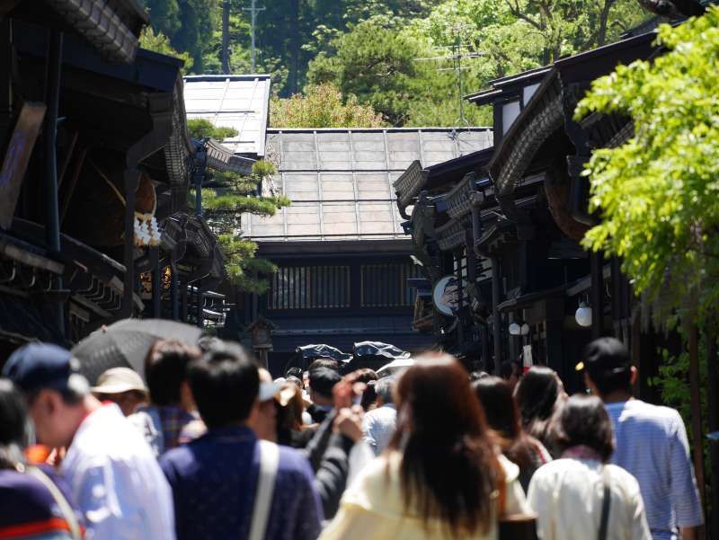 Gifu Private Tour - Old town areas are crowded with tourists throughout the year.