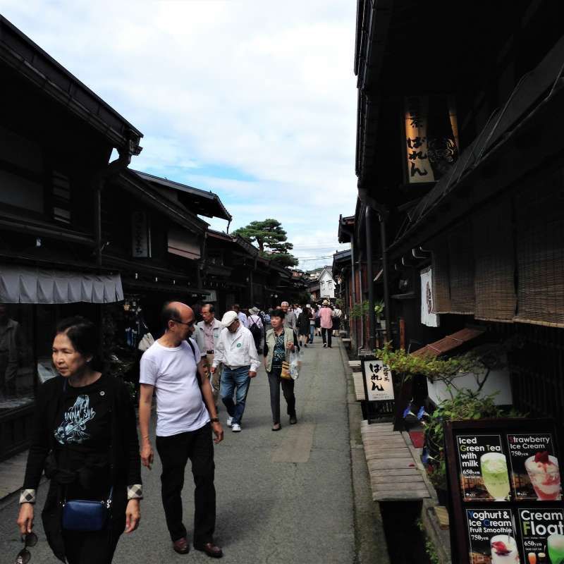 Gifu Private Tour - Although all of the buildings looks similar, each of them runs different businesses.