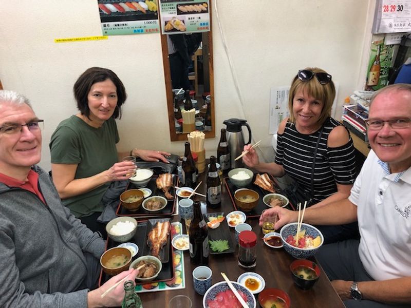 Tokyo Private Tour - Lunch at Tsukiji Outer Fish Market.
You can enjoy Japanese food at a restaurant with reasonable price.    
 