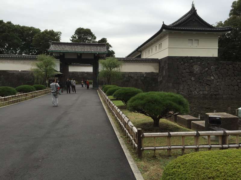 Tokyo Private Tour - This is the main gate of old Edo castel. It remains some 
ruins of the castel. Now it is known as the site of the 
Imperial Palace.
