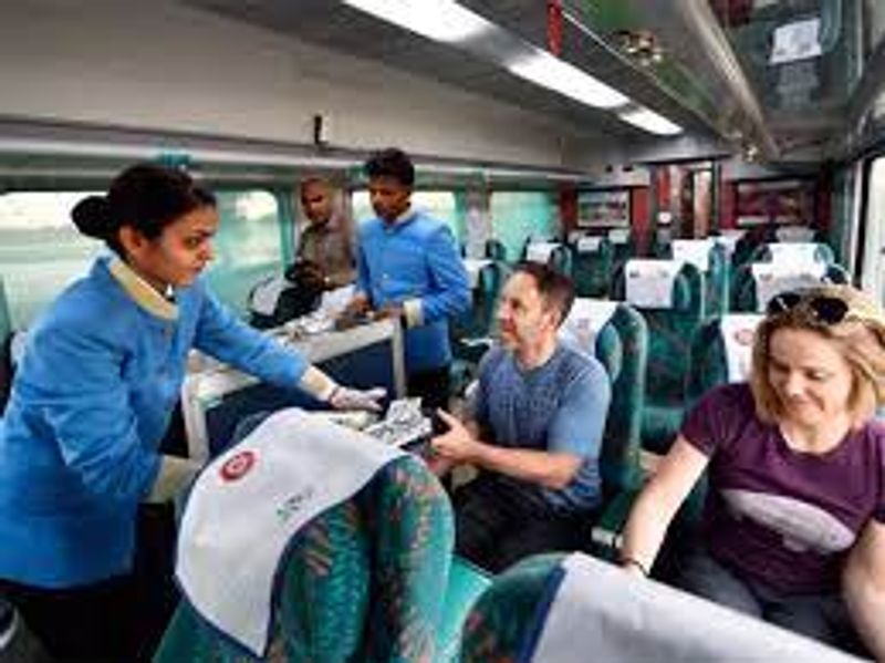 Delhi Private Tour - Gatiman inside