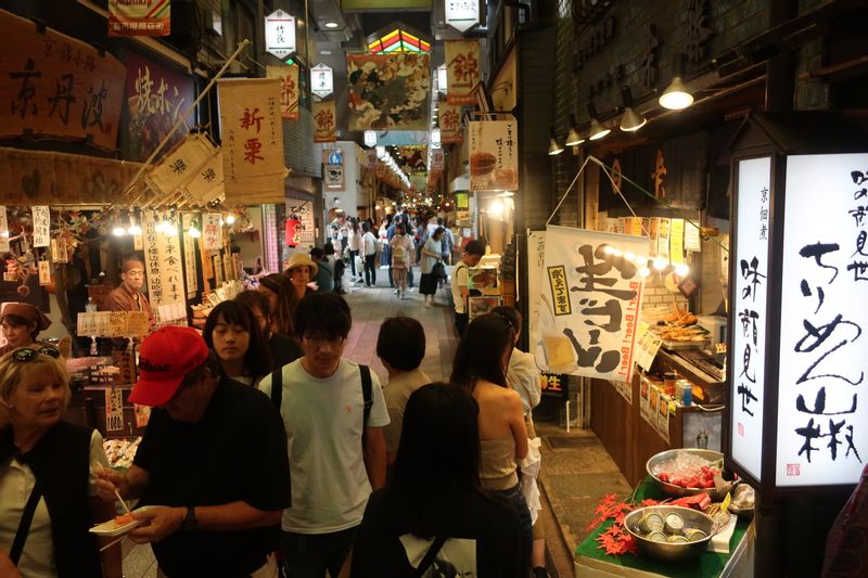 Kyoto Private Tour - Nishiki Food Market (You can enjoy various kinds of food and Sake rice-wine. Cheers!)