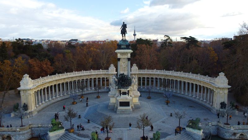 Madrid Private Tour - Alfonso XII Monument