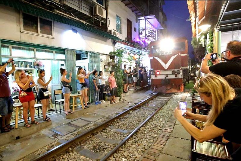 Hanoi Private Tour - Train street at night 