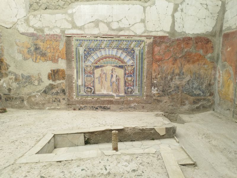 Herculaneum Private Tour - House of Neptune and Amphitrite.