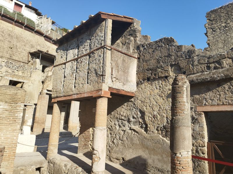 Herculaneum Private Tour - The second floor of a house: a balcony.