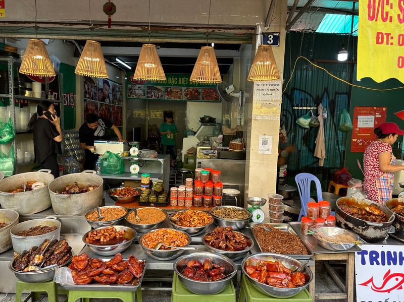 Hanoi Private Tour - Gia Ngu market