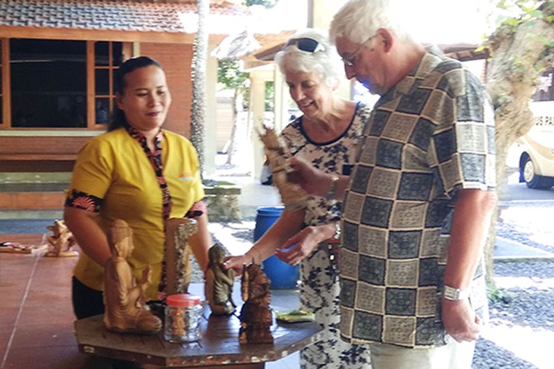 Bali Private Tour - Traditional wood carving house tour