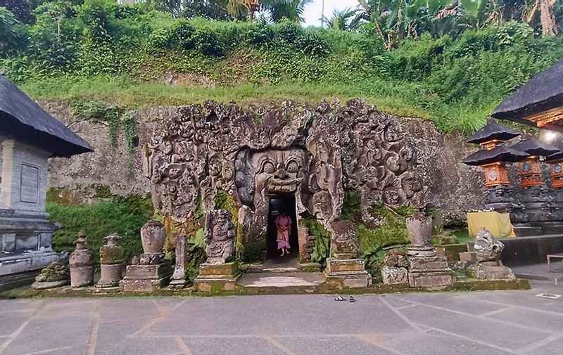 Bali Private Tour - Goa Gajah Cave Temple Carving