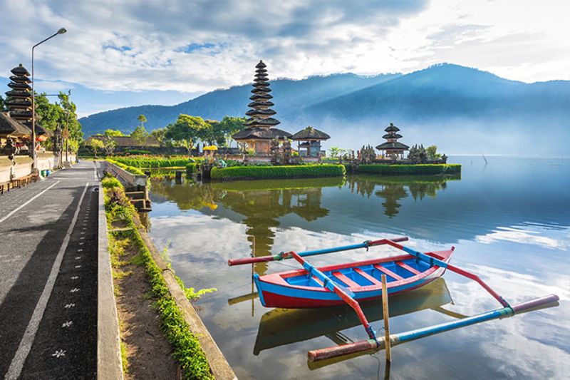 Bali Private Tour - at Ulundanu Lake Temple