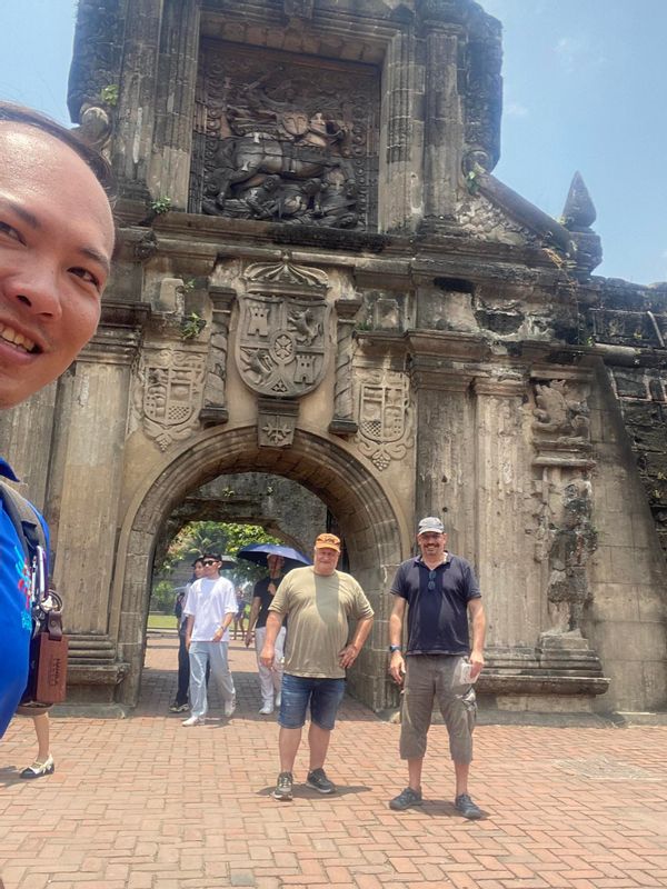 Manila Private Tour - With my guests in the gate of the Fort Santiago