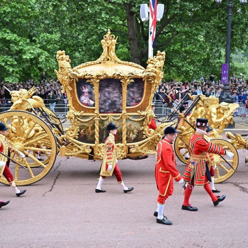 London Private Tour - The Coronation Carriage